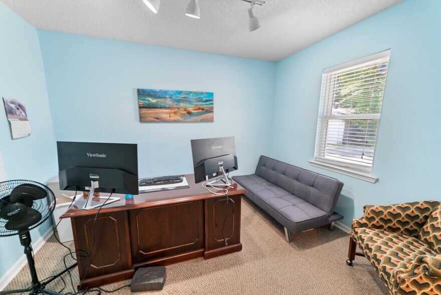 More Photos Of 202 E General Stewart Hwy, Hinesville Office For Sale