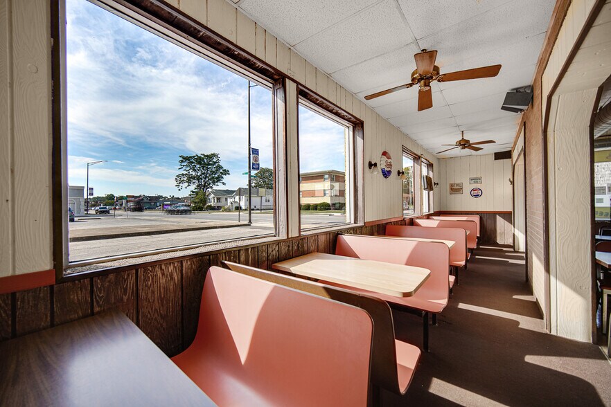 More Photos Of 2513 Ridge Rd, Lansing Storefront Retail Residential For Sale