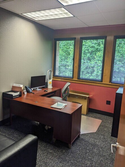 More Photos Of 2900 SW Wanamaker Dr, Topeka Office For Lease