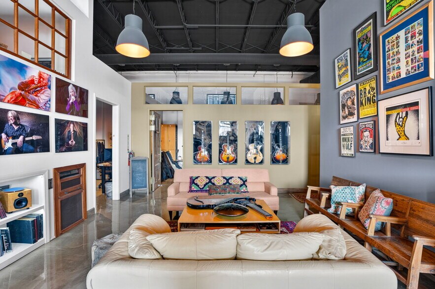 More Photos Of 2500 Emerson Ave S, Saint Petersburg Manufacturing For Sale