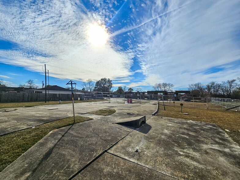 More Photos Of 11408 Martin Luther King Jr. Blvd, Houston Specialty For Sale