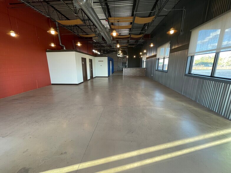 More Photos Of 943-965 E 11th St, Loveland Warehouse For Lease