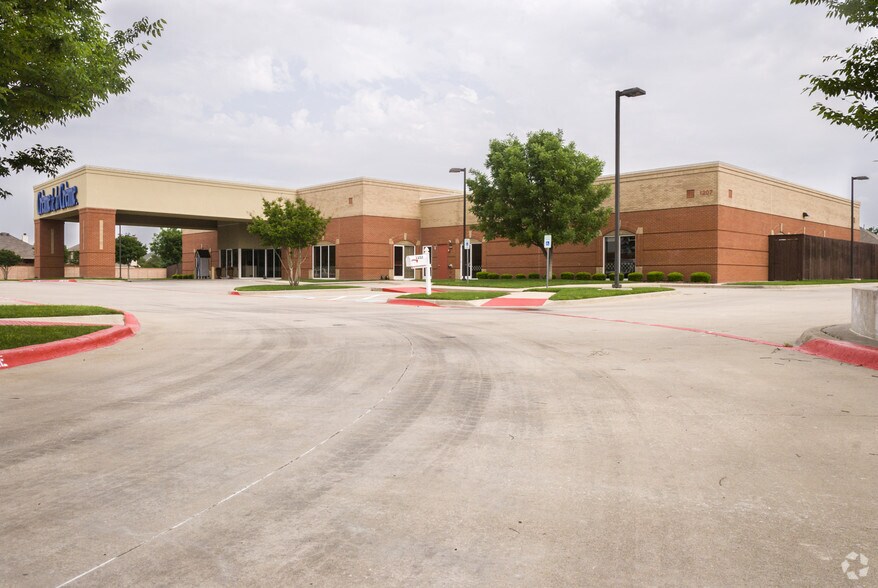 Primary Photo Of 1207 W McDermott Dr, Allen Daycare Center For Sale