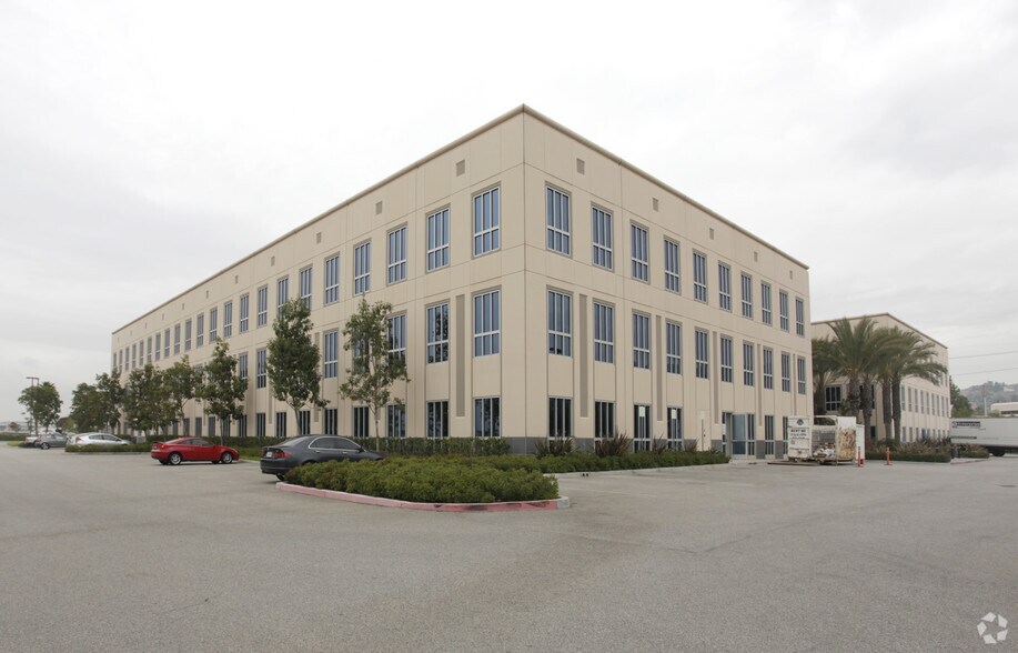 More Photos Of 2950 N Hollywood Way, Burbank Office For Lease
