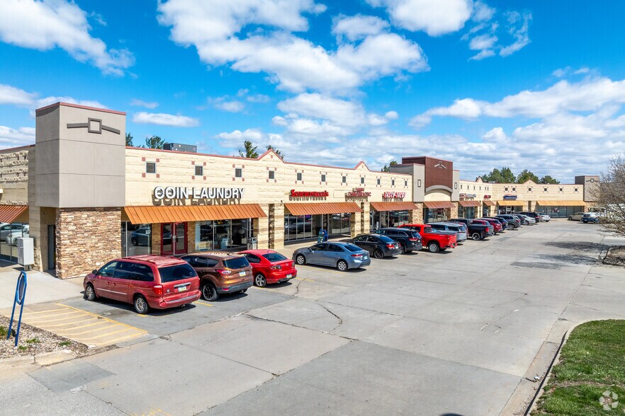 Primary Photo Of 8513-8569 Hickman Rd, Urbandale General Retail For Lease