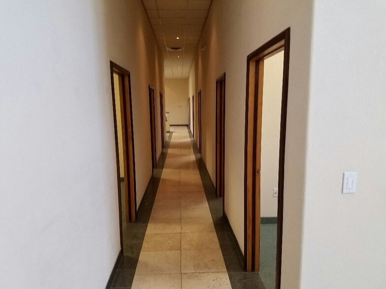 More Photos Of 5040 Edna Ave, Las Vegas Office For Lease