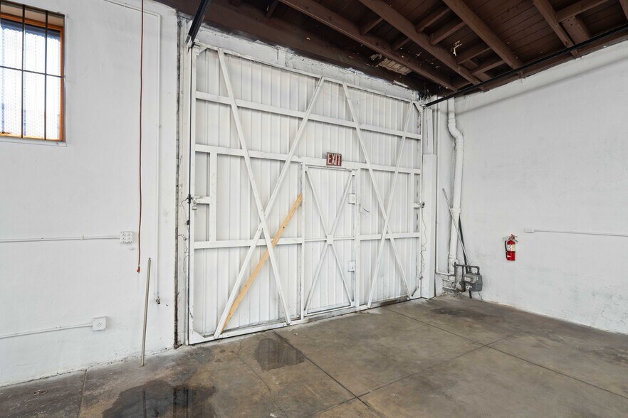 More Photos Of 1421 S Hill St, Los Angeles Warehouse For Lease