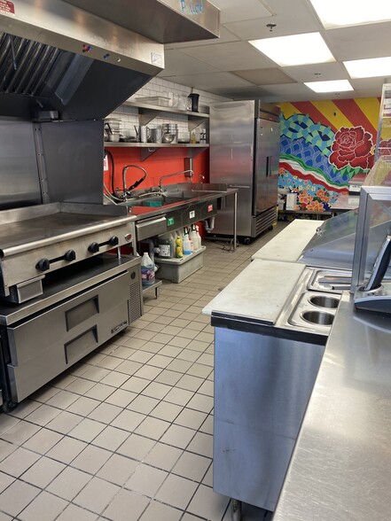 More Photos Of 181 Baldwin St, Toronto Storefront Retail Office For Lease