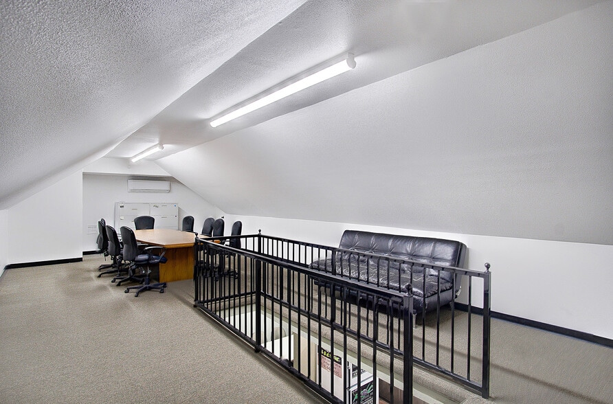 More Photos Of 17303 Roseton Ave, Artesia Warehouse For Lease