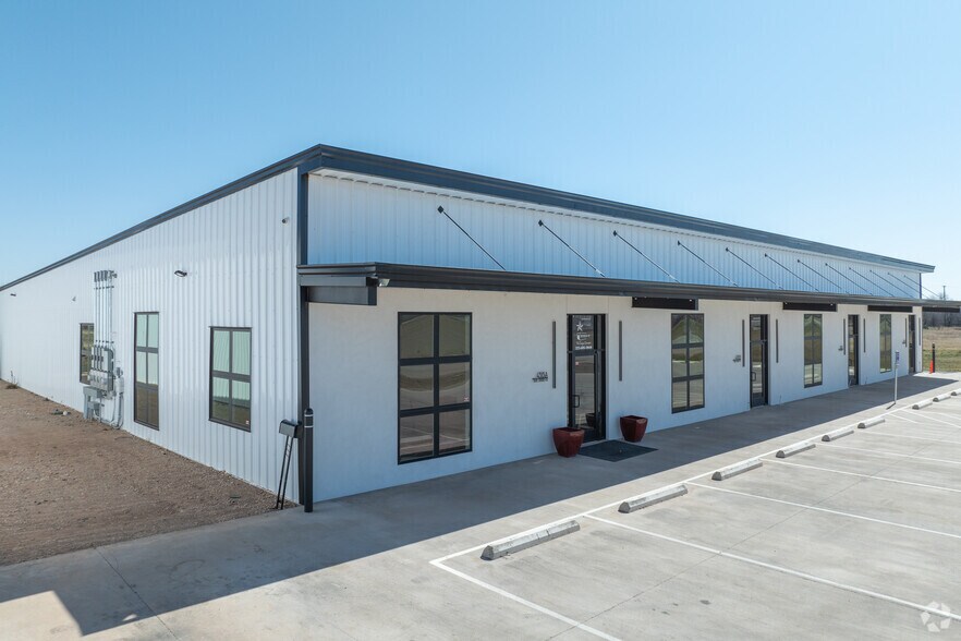 More Photos Of 4295-4313 Burl Harris, Abilene Light Distribution For Sale