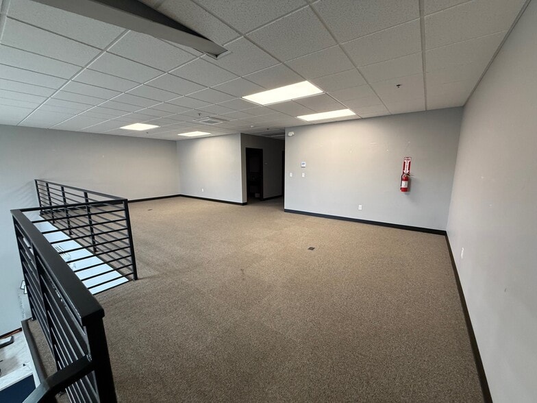More Photos Of 2269 E Commercial Ct, Meridian Warehouse For Lease