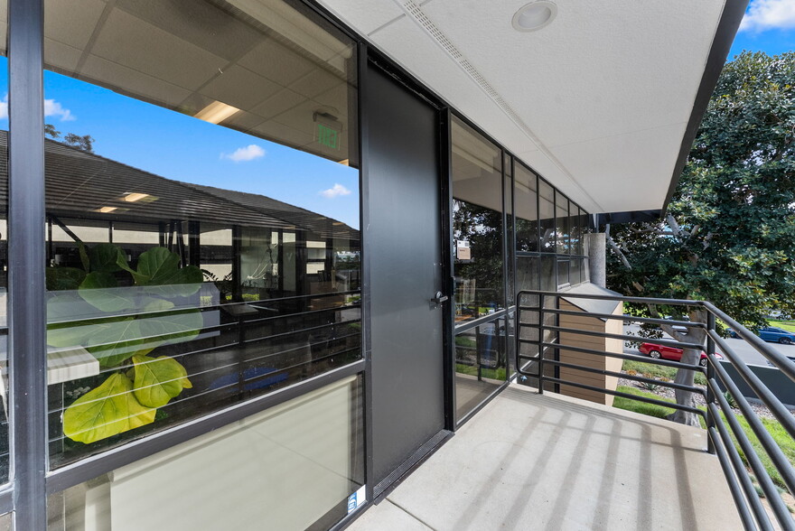 More Photos Of 5080 Shoreham Pl, San Diego Office For Sale