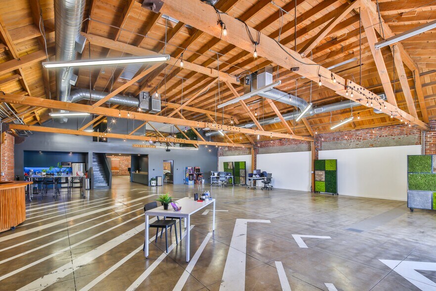 More Photos Of 1319-1321 W 11th St, Los Angeles Showroom For Sale