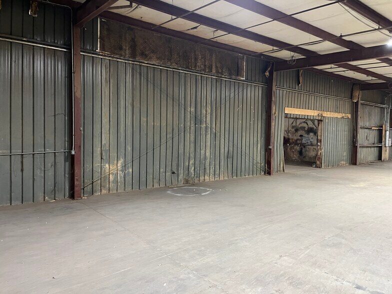 More Photos Of 9479 S Main St, Jonesboro Manufacturing For Lease