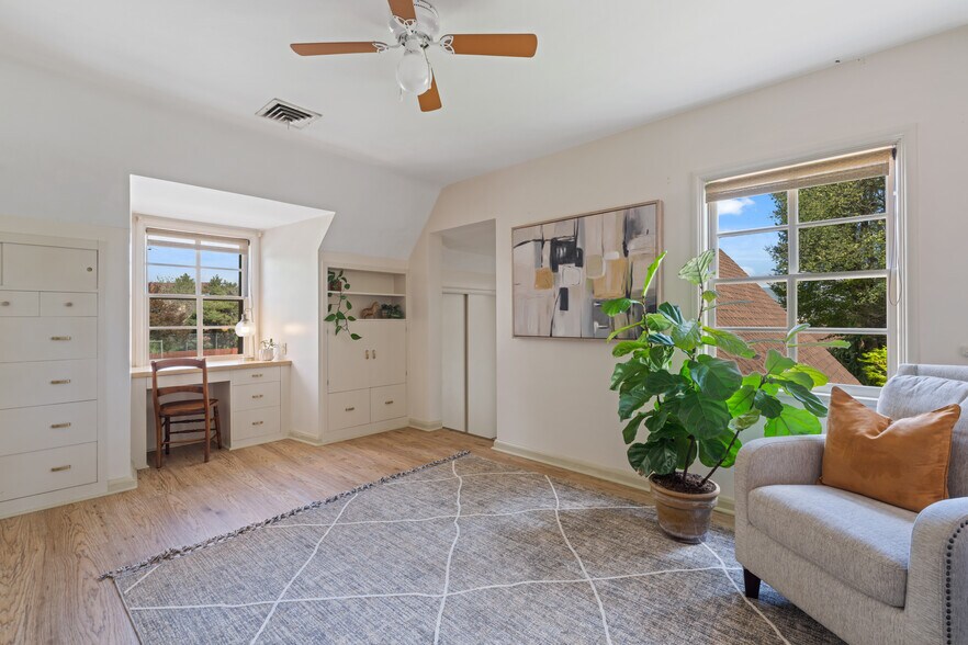 More Photos Of 1001 Cherry Heights Rd, The Dalles Flex For Sale