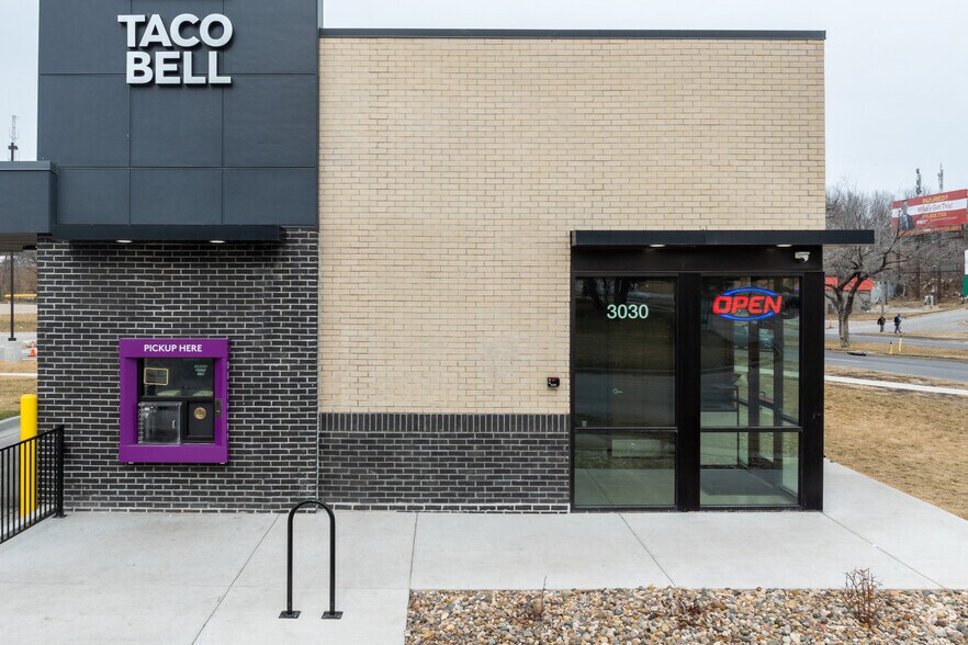 More Photos Of 3030 Van Brunt Blvd, Kansas City Fast Food For Sale