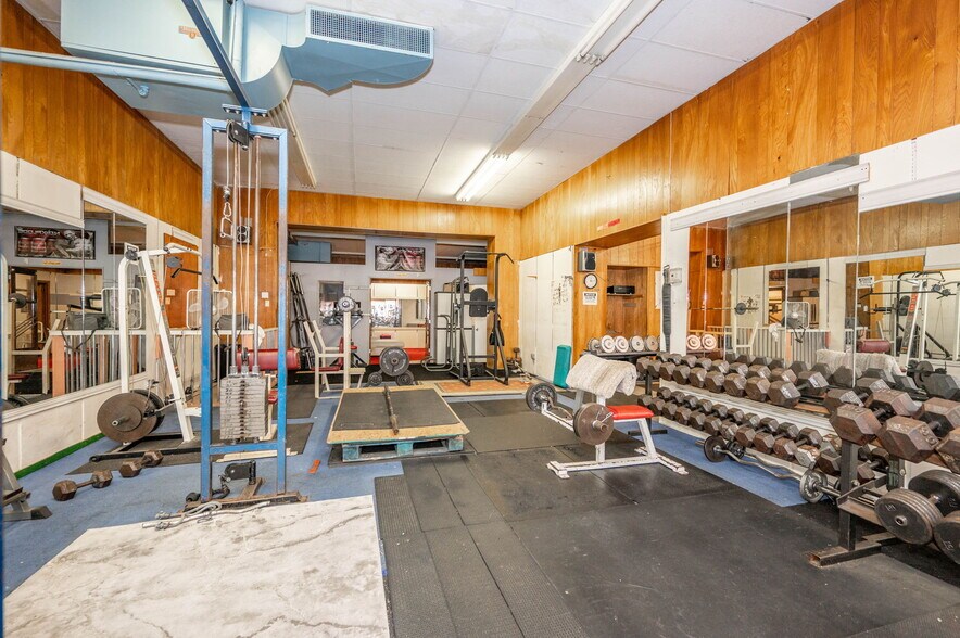 More Photos Of 6017-6019 Vine St, Cincinnati General Retail For Sale