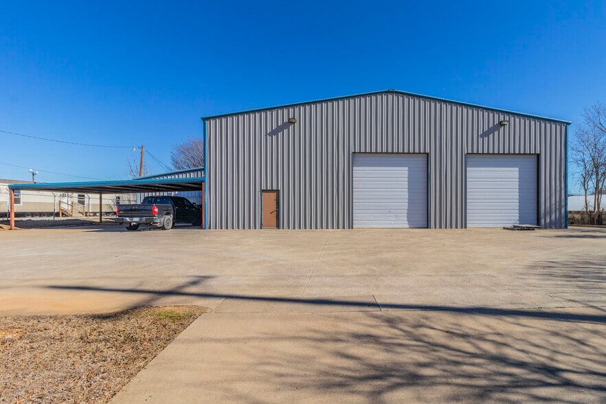 More Photos Of 9840 Jacksboro Hwy, Fort Worth Warehouse For Sale
