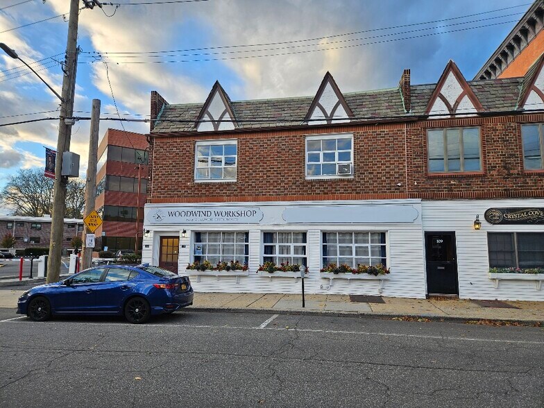 More Photos Of 111-113 S Tyson Ave, Floral Park Office For Lease