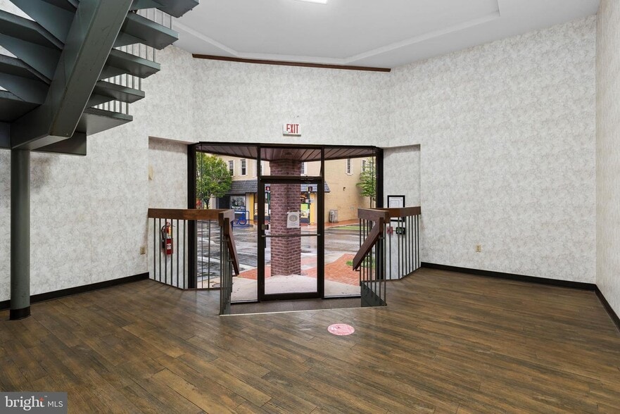 More Photos Of 100 W Franklin St, Hagerstown Office Residential For Lease