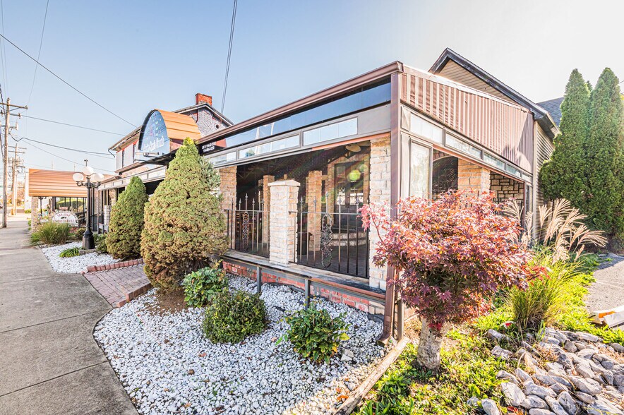 More Photos Of 1026-1038 Chestnut St, Bowling Green Restaurant For Sale