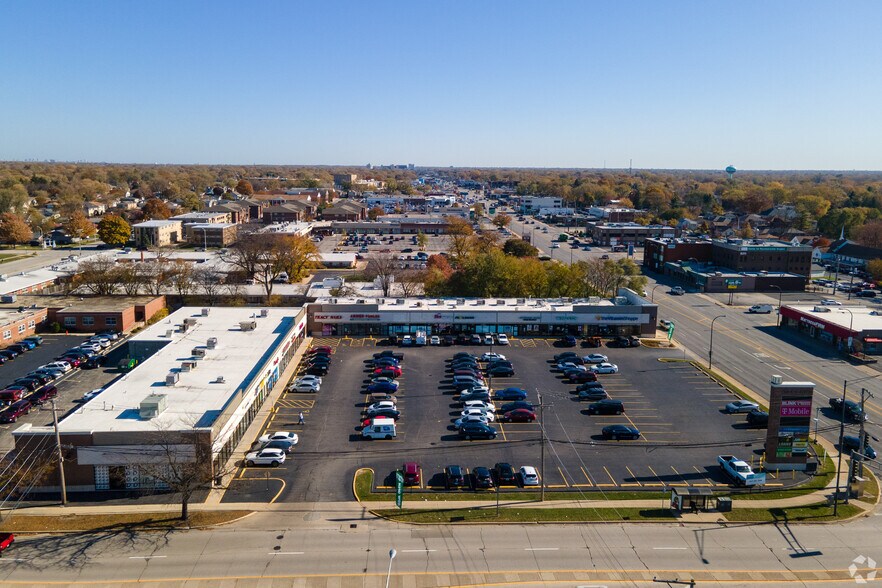 More Photos Of 6310 W 95th St, Oak Lawn Unknown For Lease