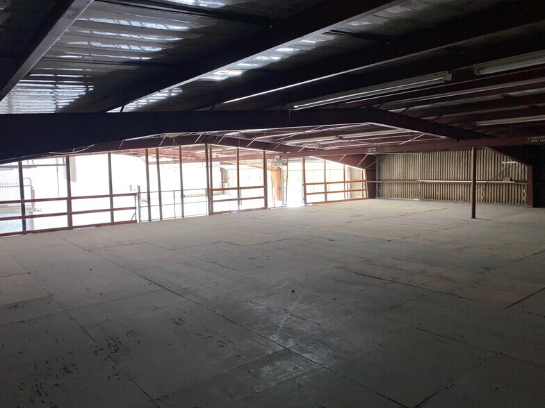 More Photos Of 1266 28th Ave, Bradenton Warehouse For Lease