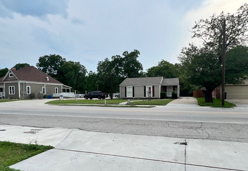 More Photos Of 808 N Goliad St, Rockwall Office Residential For Sale