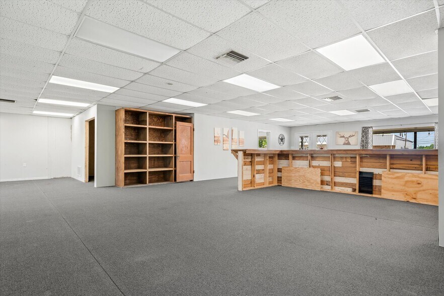 More Photos Of 203 N Spring St, Grand Saline Office For Sale