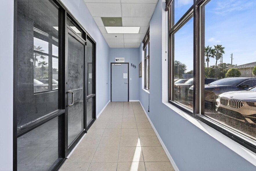 More Photos Of 7645 Merrill Rd, Jacksonville Freestanding For Lease