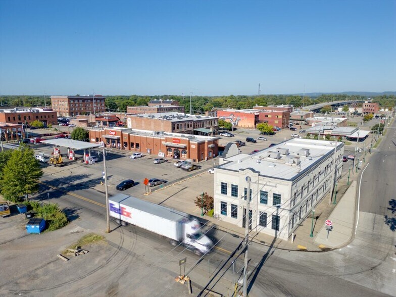 More Photos Of 19 N 5th St, Fort Smith Office For Lease