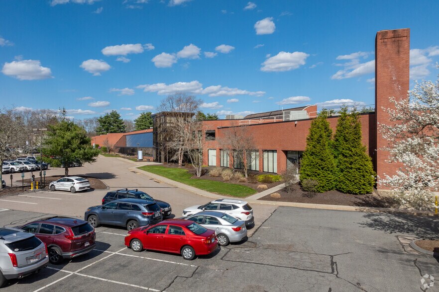 More Photos Of 575 West St, Mansfield Light Distribution For Lease