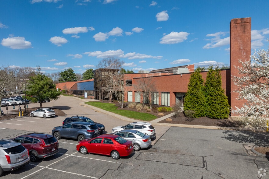 More Photos Of 575 West St, Mansfield Light Distribution For Lease