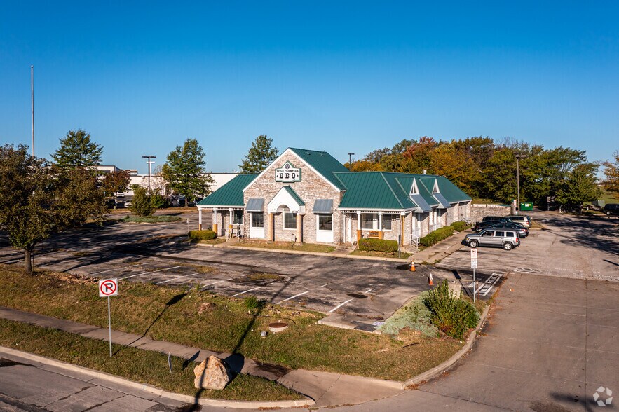 More Photos Of 1531 S Hamilton Cir, Olathe Restaurant For Lease