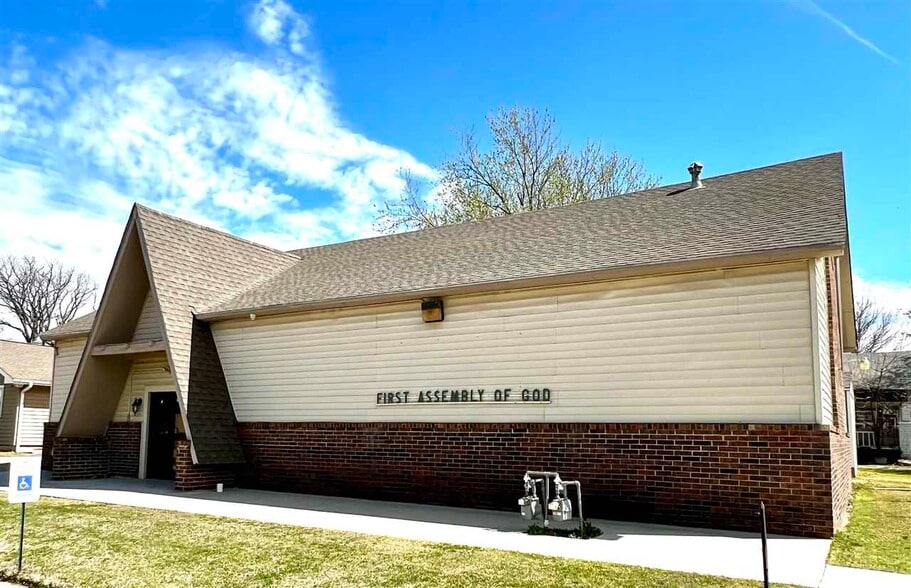 Primary Photo Of 206 N 2nd St, Tonkawa Religious Facility For Sale