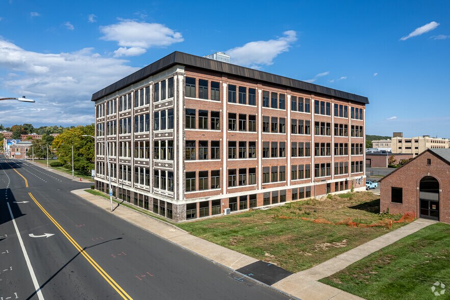 More Photos Of 10 Main St, Bristol Office For Lease