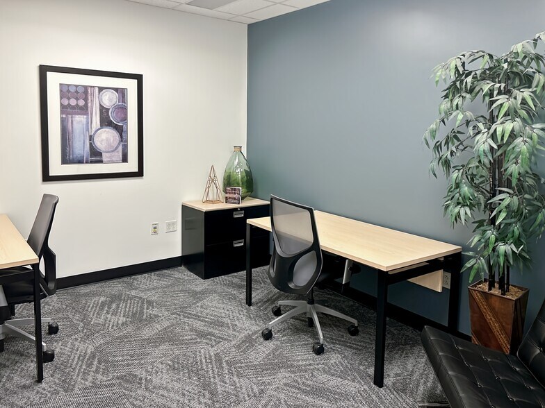 More Photos Of 450 E 96th St, Indianapolis Coworking Space