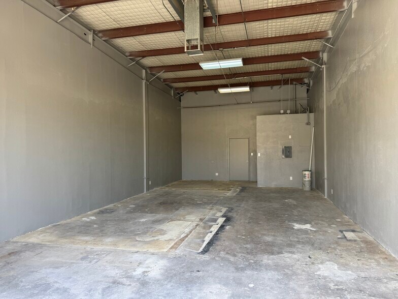 More Photos Of 4291 Polaris Ave, Las Vegas Distribution For Lease