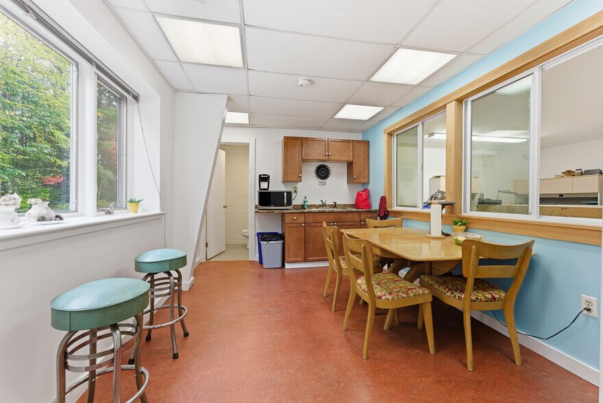 More Photos Of 54 Whately Rd, So Deerfield Light Manufacturing For Lease