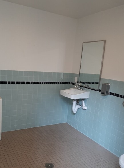More Photos Of 3443-3501 San Pablo Ave, Oakland Dormitory For Lease