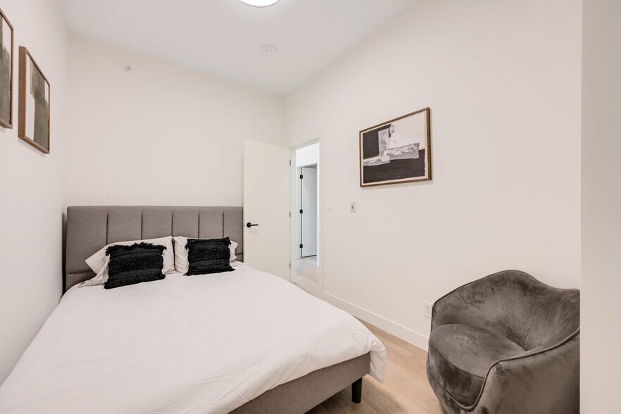 More Photos Of 612 Constance Av, Esquimalt Apartments For Lease