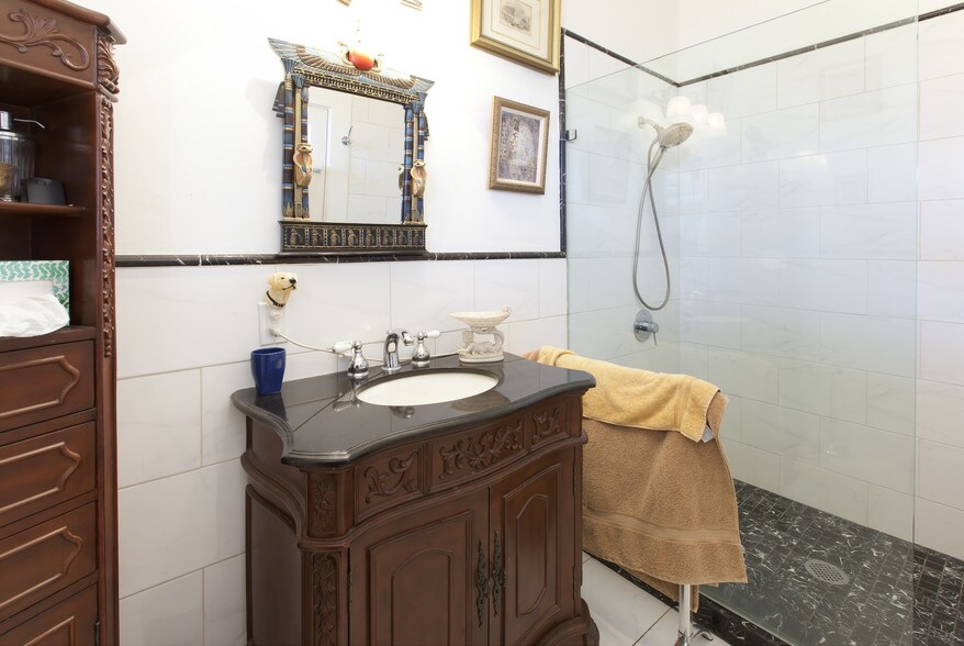 More Photos Of 423-433 S Van Ness Ave, San Francisco Apartments For Sale