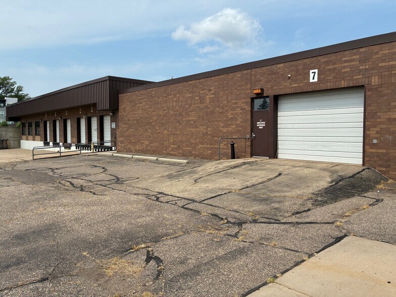 More Photos Of 2970 Lexington Ave S, Eagan Showroom For Sale
