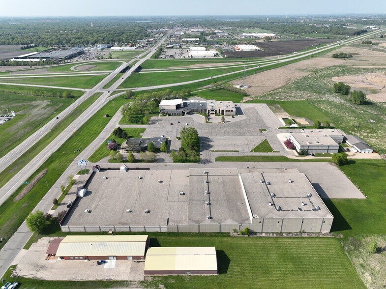 More Photos Of 3901 Abbott Dr, Willmar Freestanding For Sale