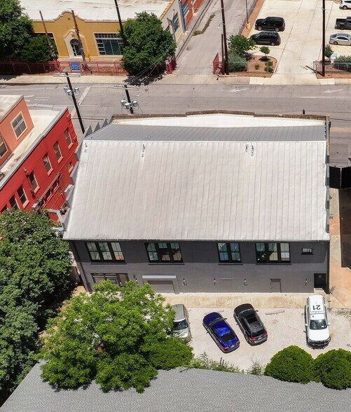 More Photos Of 1405 S Flores St, San Antonio Storefront Retail Residential For Lease