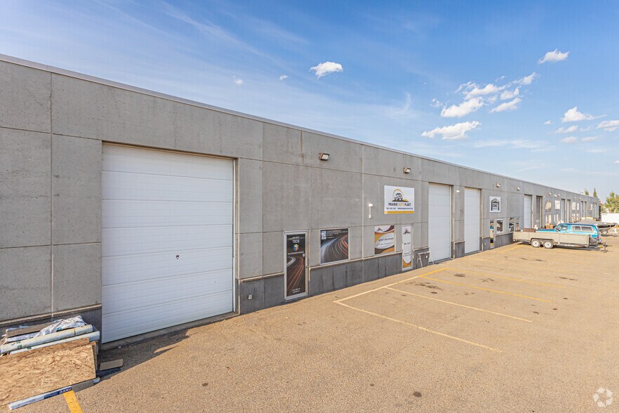 More Photos Of 5404-5420 36 St NW, Edmonton Service For Sale