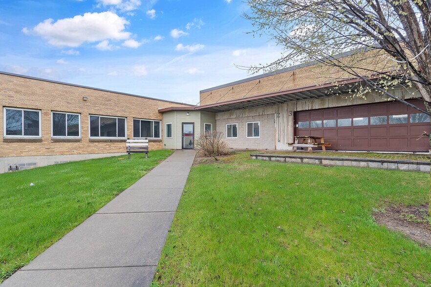 More Photos Of 34 Wright Ave, Auburn Truck Terminal For Lease