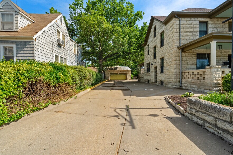 More Photos Of 720 Poyntz Ave, Manhattan Office For Sale