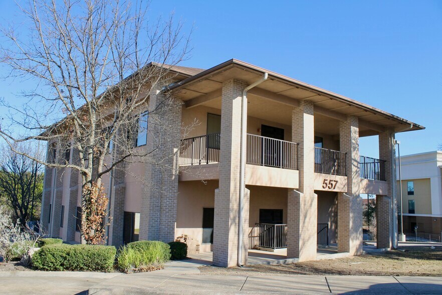 More Photos Of 557 S IH-35, Georgetown Medical For Sale