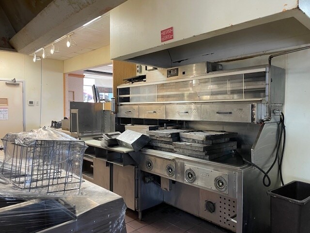 More Photos Of 1272 E Battlefield St, Springfield Restaurant For Lease